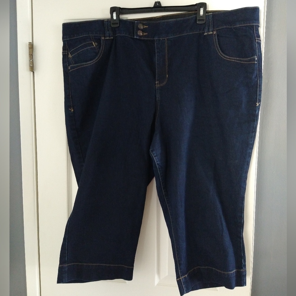 Lane Bryant sz 28 dark wash jean capri